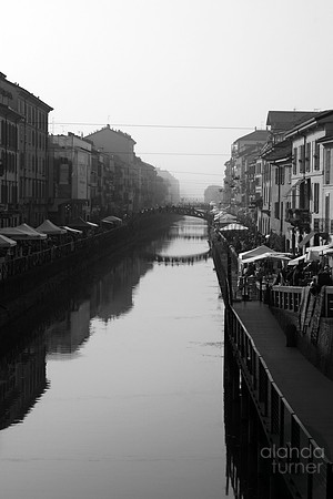Canal Market BW
