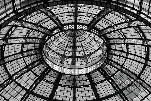 Galleria Glass Dome 4 BW